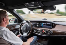 ¿Puede la interacción entre vehículos autónomos y conductores humanos aumentar la seguridad en las carreteras?