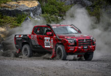 El equipo Mitsubishi Ralliart muestra el nuevo Triton Rally Car, asumiendo el desafío de las consecutivas victorias en rallies a través de Asia