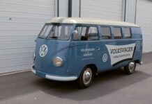 Después de 43 años de hibernación emerge el raro Volkswagen Tipo 2 Schulwagen