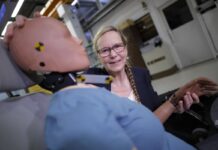 ¿ Por qué las mujeres corren más riesgo de sufrir lesiones por latigazo cervical que los hombres ?