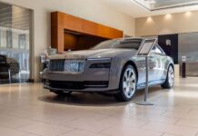 El primer Rolls-Royce Spectre hace su desembarco en los Estados Unidos