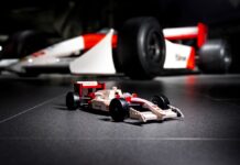 Llevando la emoción de las carreras, el Grupo LEGO revela sus productos asociados a icónicas marcas de automóviles
